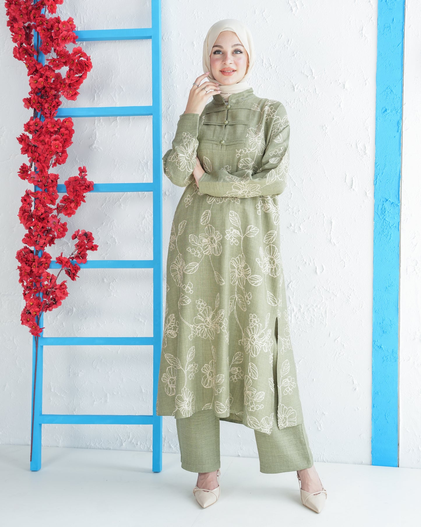 Elegant Embroidered Two-Piece Set:11600
