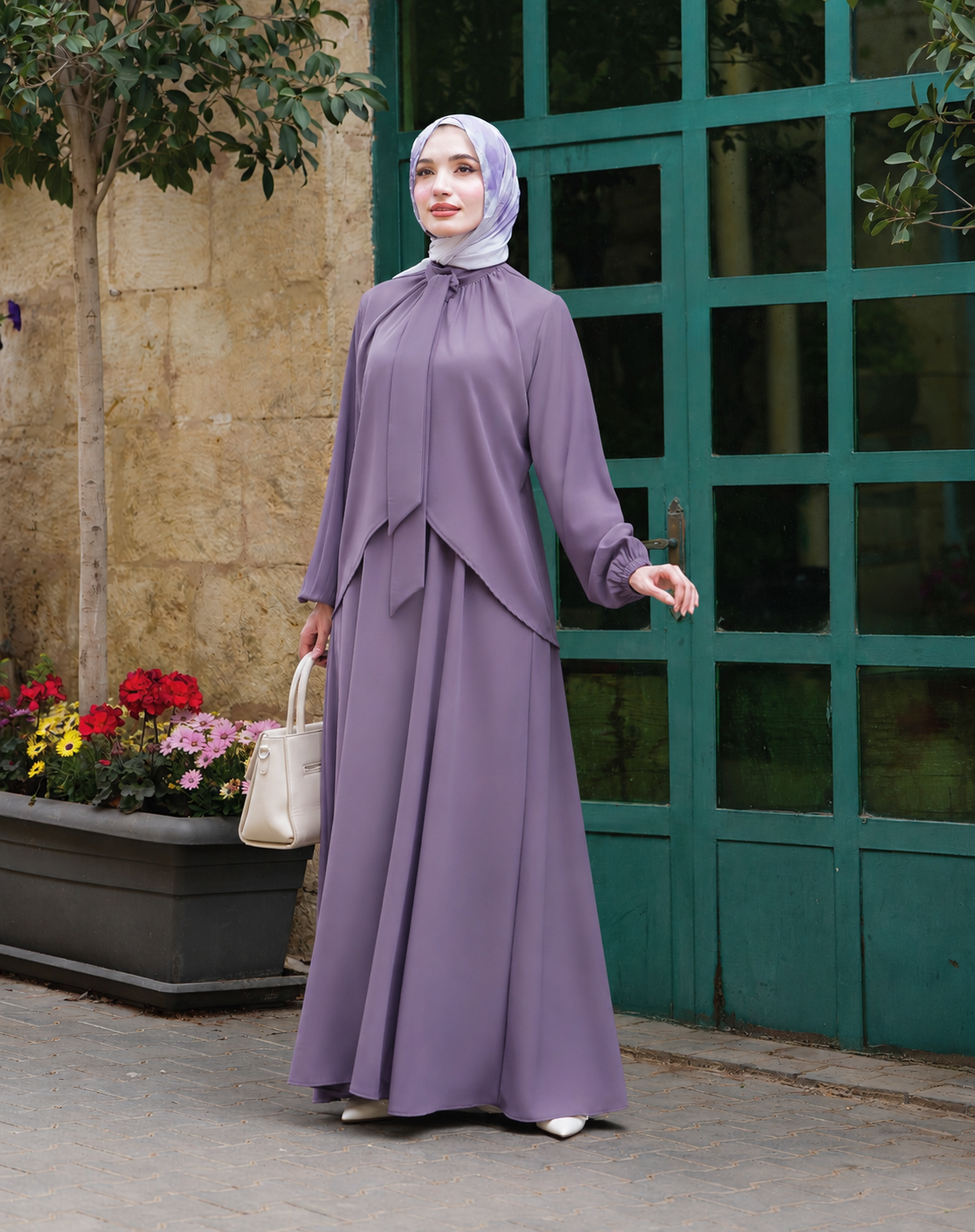 Elegant Flowing Maxi Dress:11140