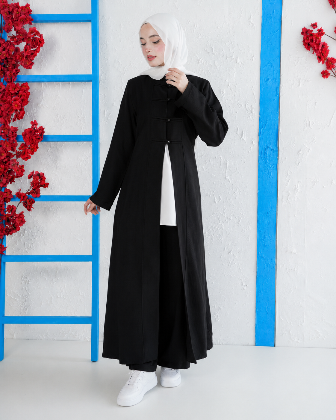 Elegant three-piece women's set with a slim fit