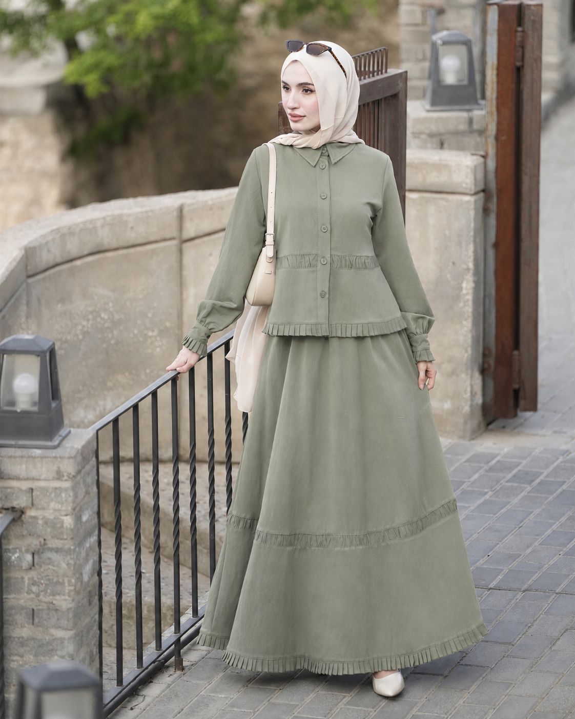 Elegant two-piece women's set with delicate pleats