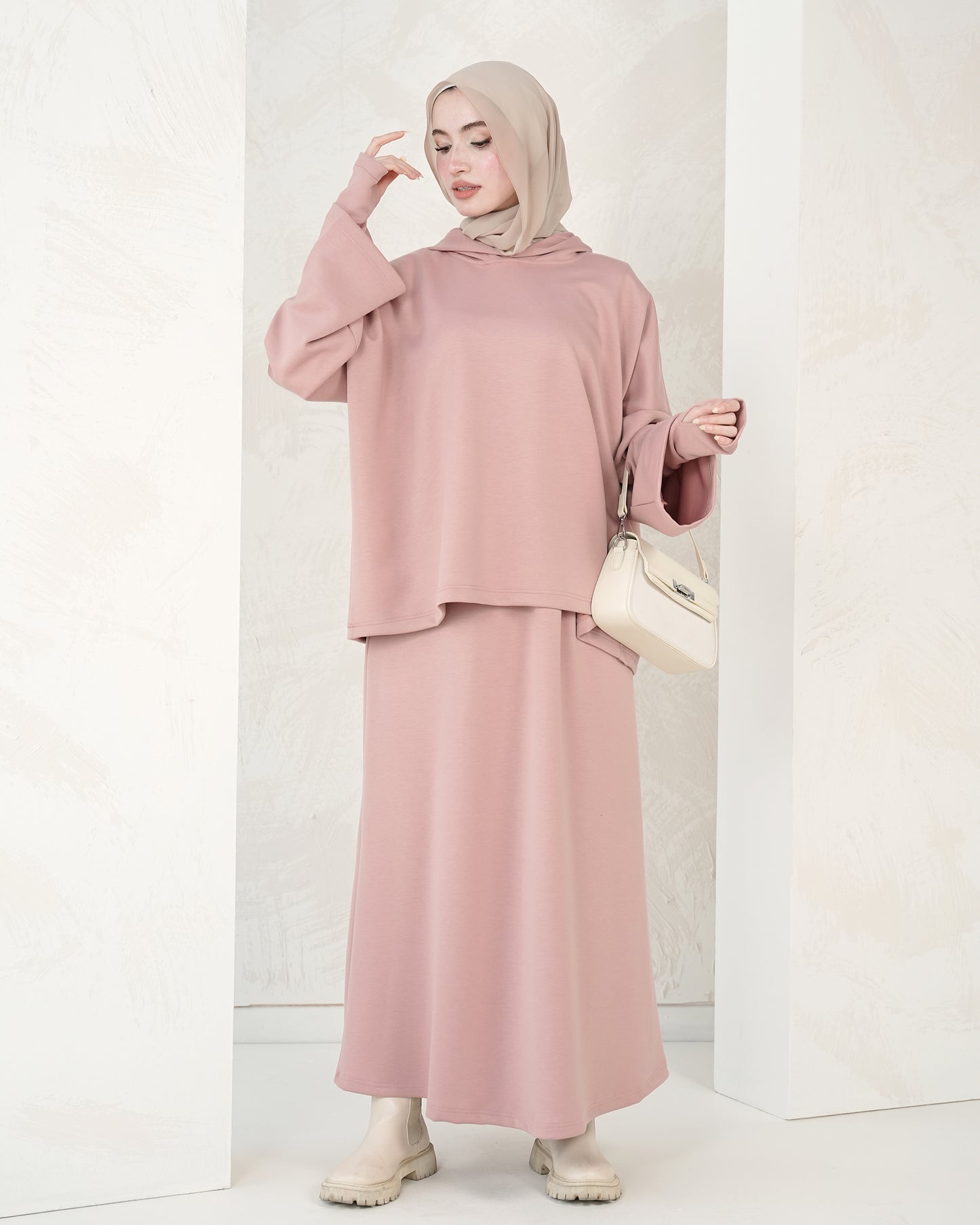 If you’re looking for modest and chic Ramadan wear or a comfortable and elegant outfit for iftar gatherings, this set is your perfect choice