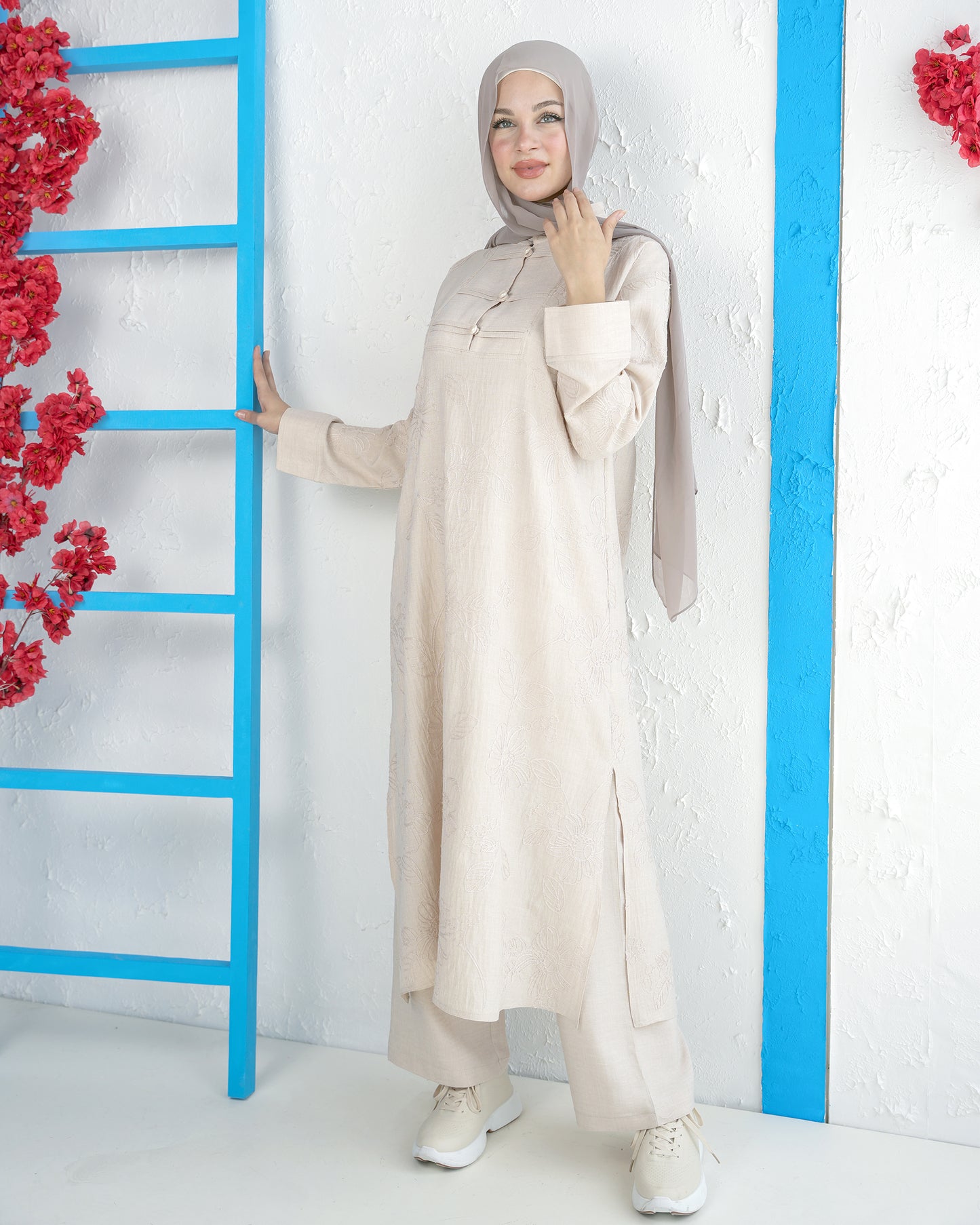 Elegant Embroidered Two-Piece Set:11600