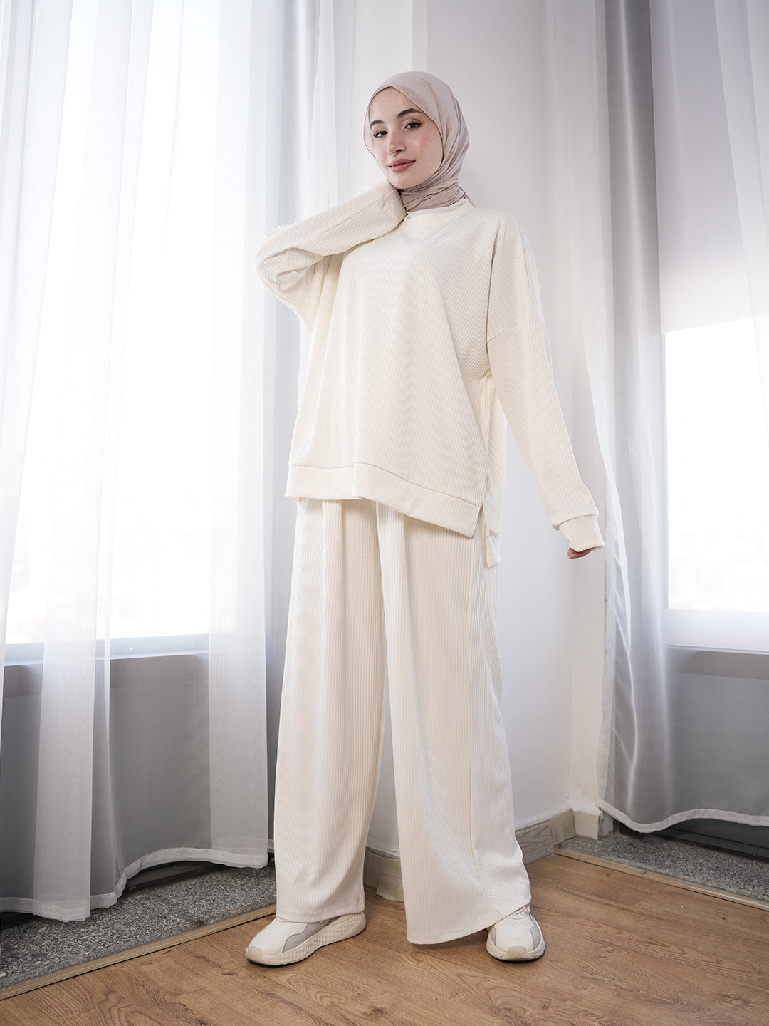 Practical and Loose-Fit Sportswear – Everyday Elegance & Comfort 2