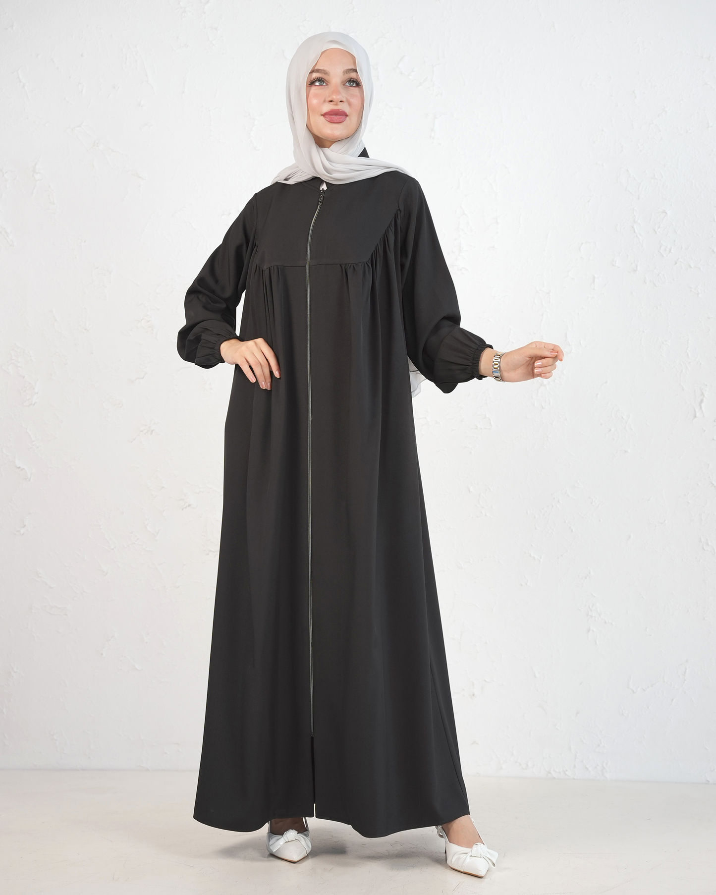 عباءة بسحاب أنيقة