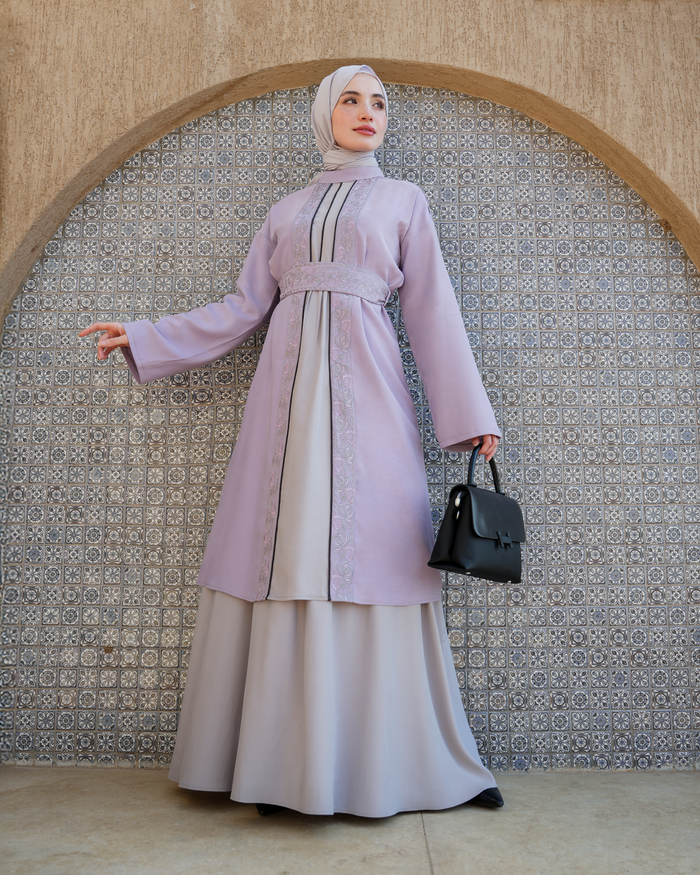 elegantly embroidered set with a waist belt for a sophisticated look:7590