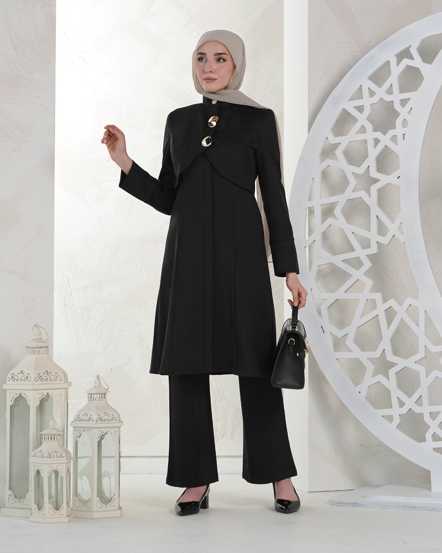 Luxurious Two-Piece Set with an Elegant Cut and a Modern Touch:10650