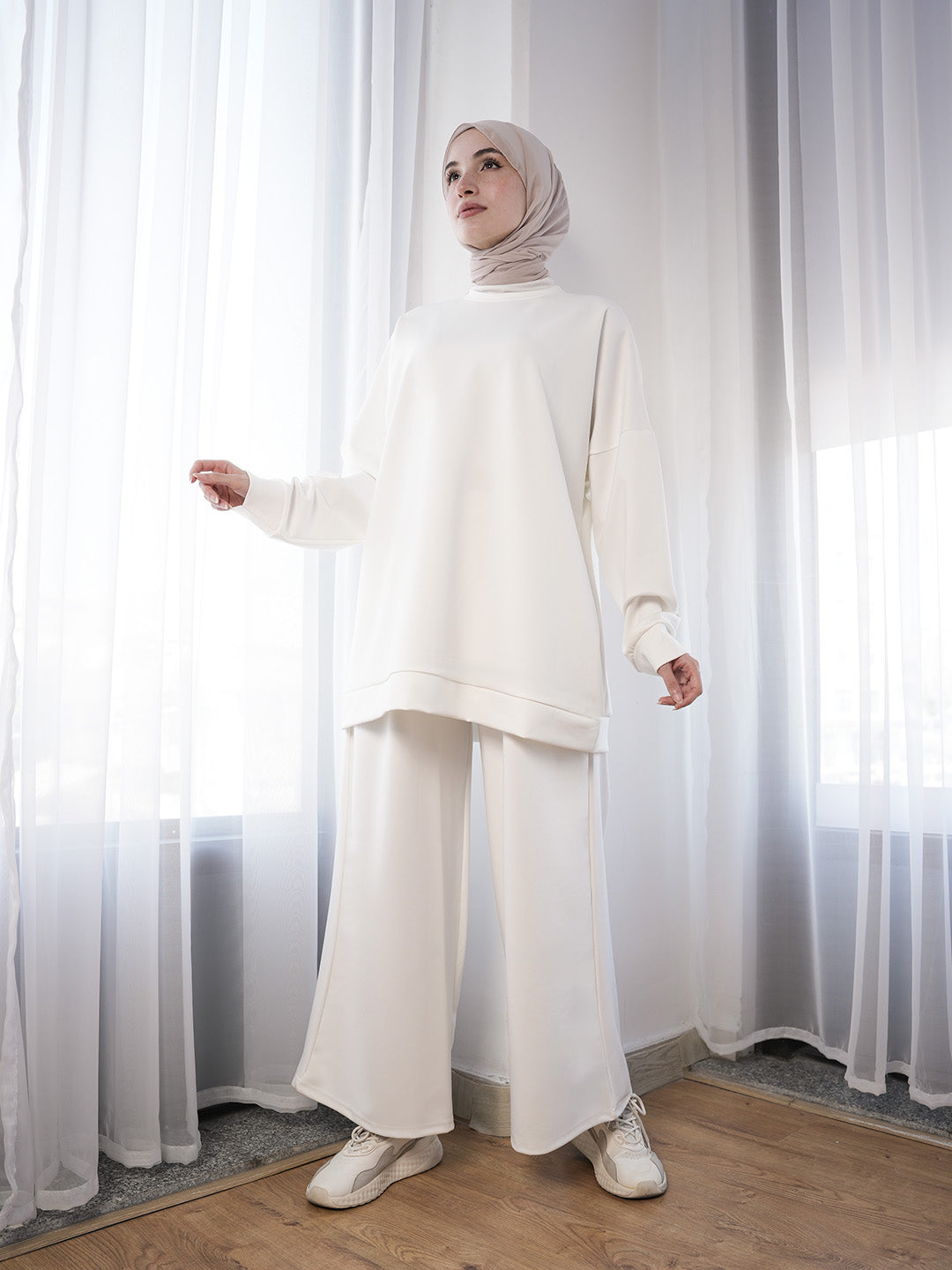 Practical and Loose-Fit Sportswear – Everyday Elegance & Comfort 3