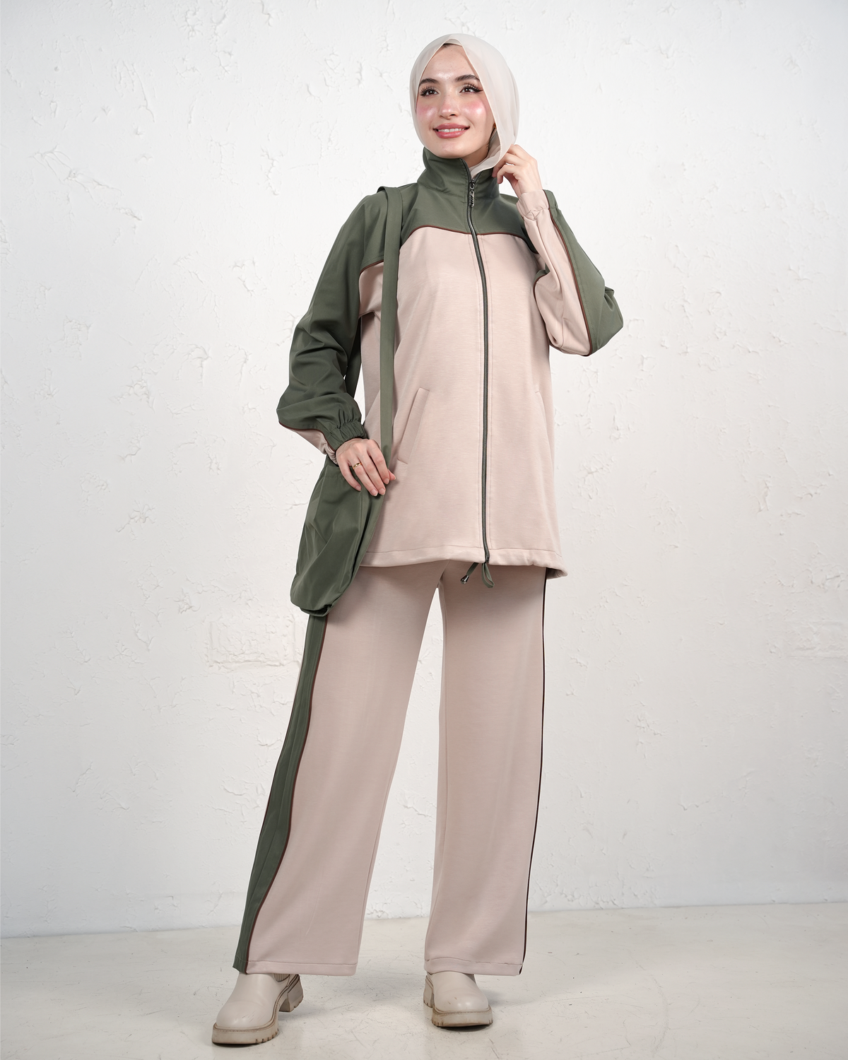 Women's Tracksuit with Zip-Front Jacket and Wide-Leg Trousers - Pink