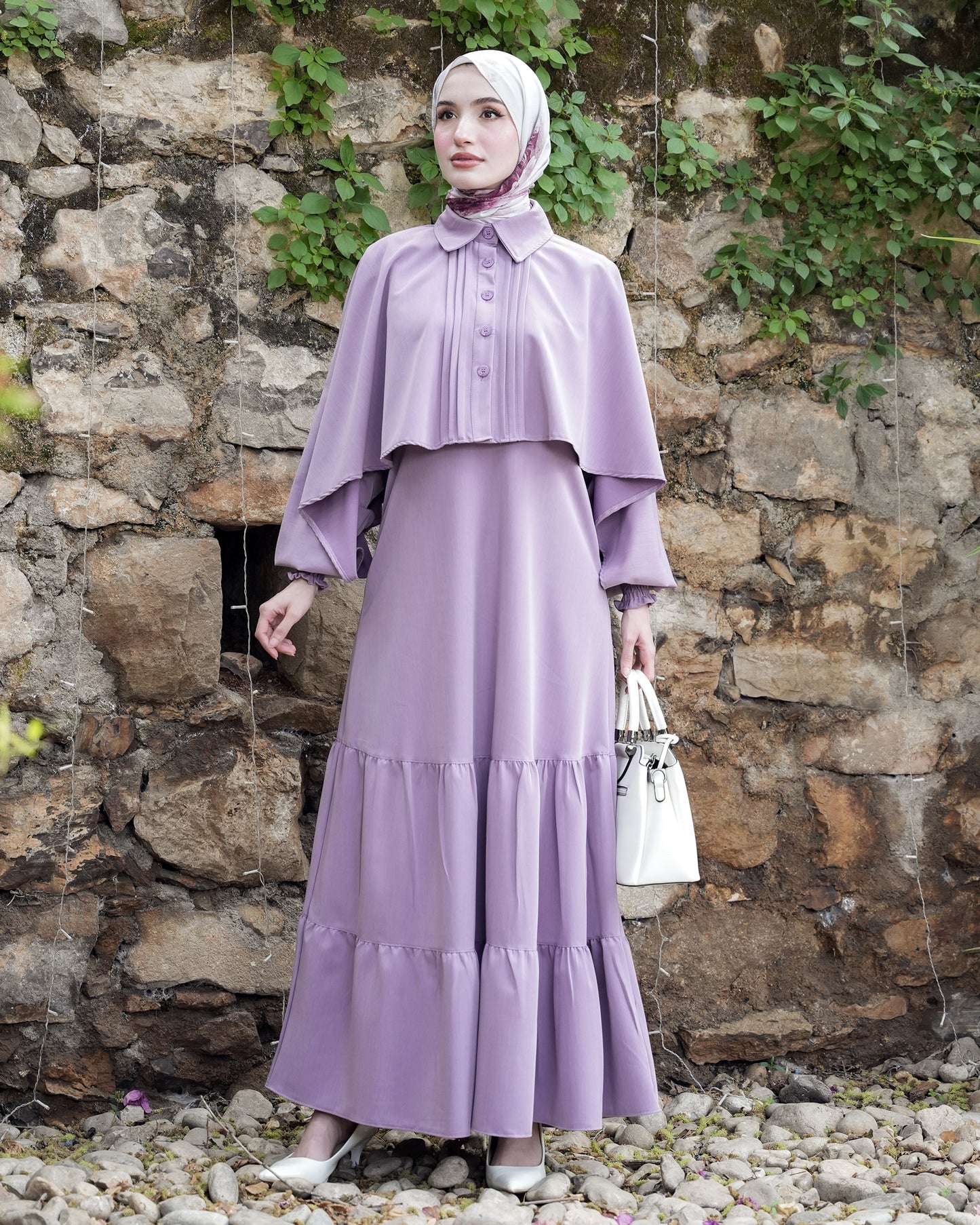 Elegant Tiered Dress with Classic Collar:11100