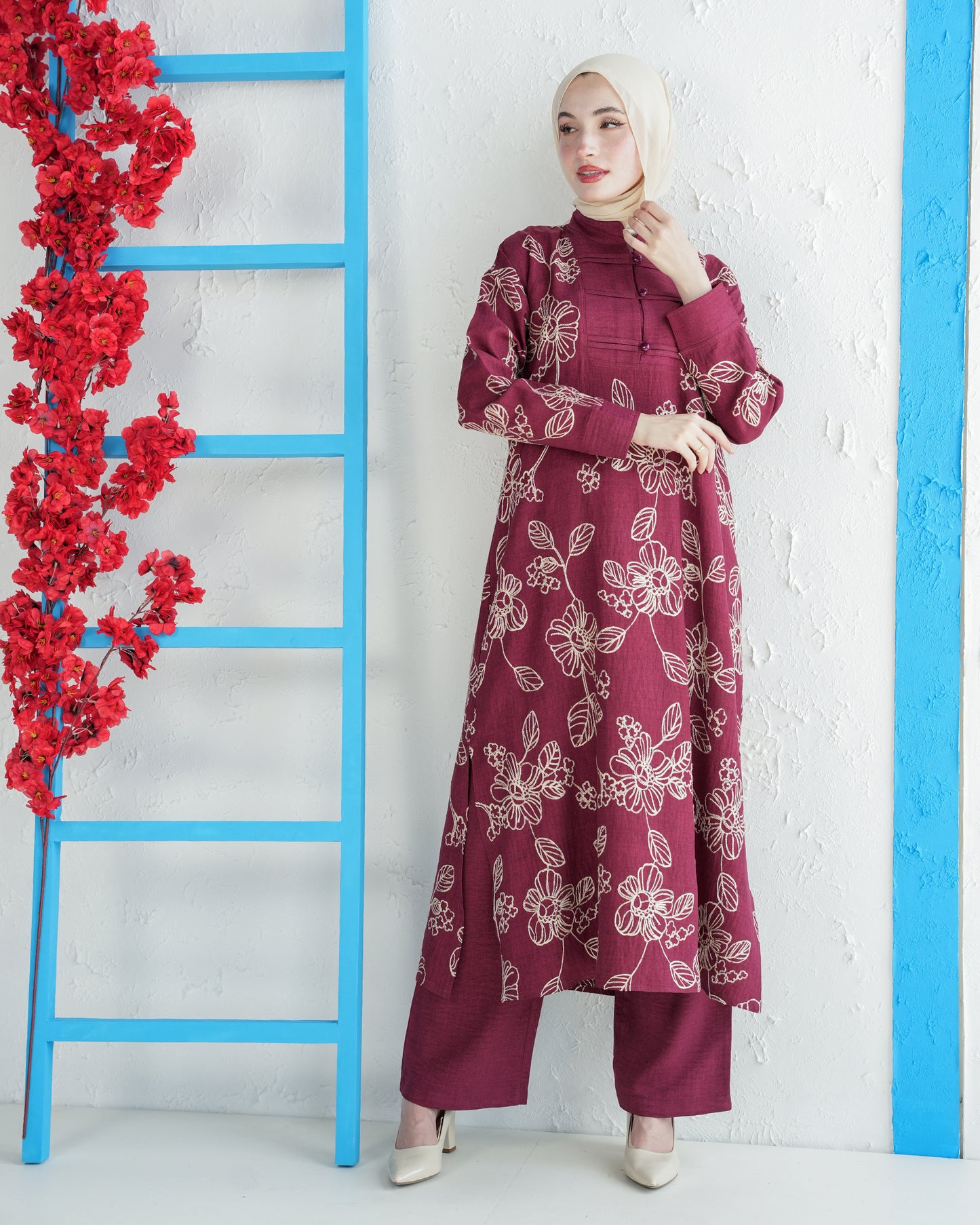 Elegant Embroidered Two-Piece Set:11600