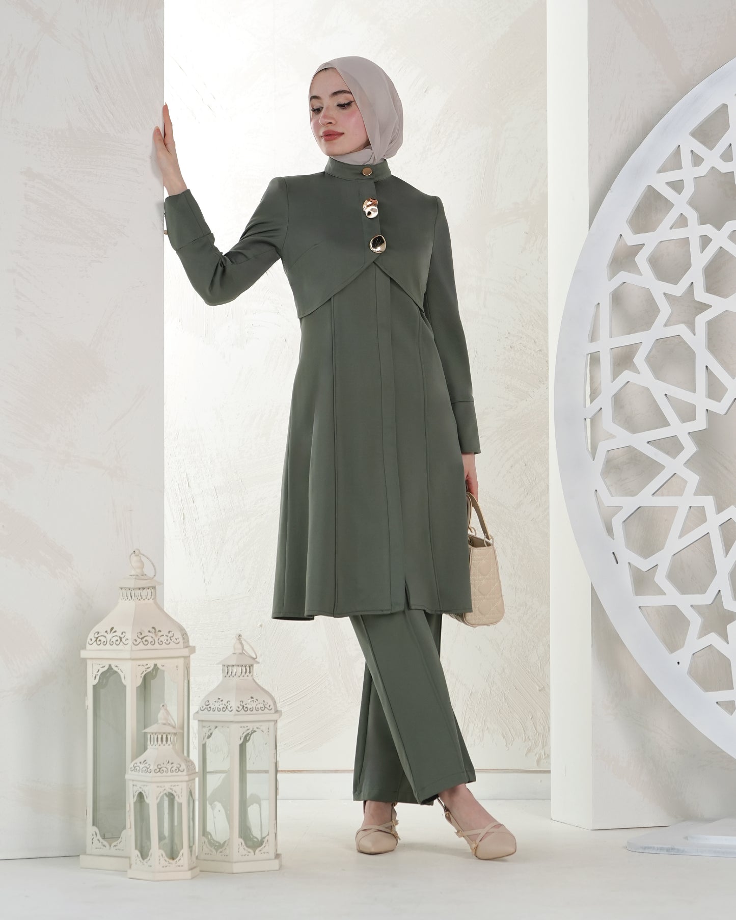 Luxurious Two-Piece Set with an Elegant Cut and a Modern Touch:10650