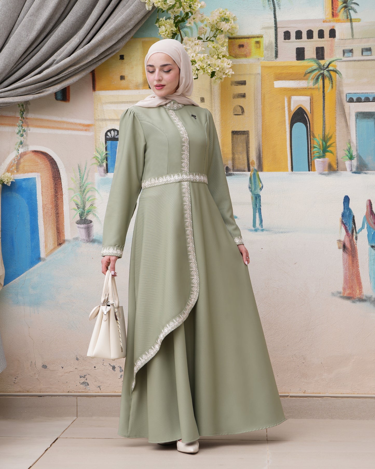 Elegant Long Dress with Flowing Design