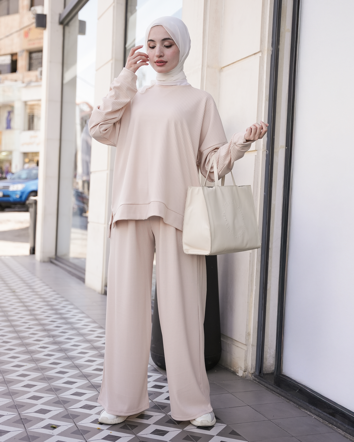 Practical and Loose-Fit Sportswear – Everyday Elegance & Comfort 2