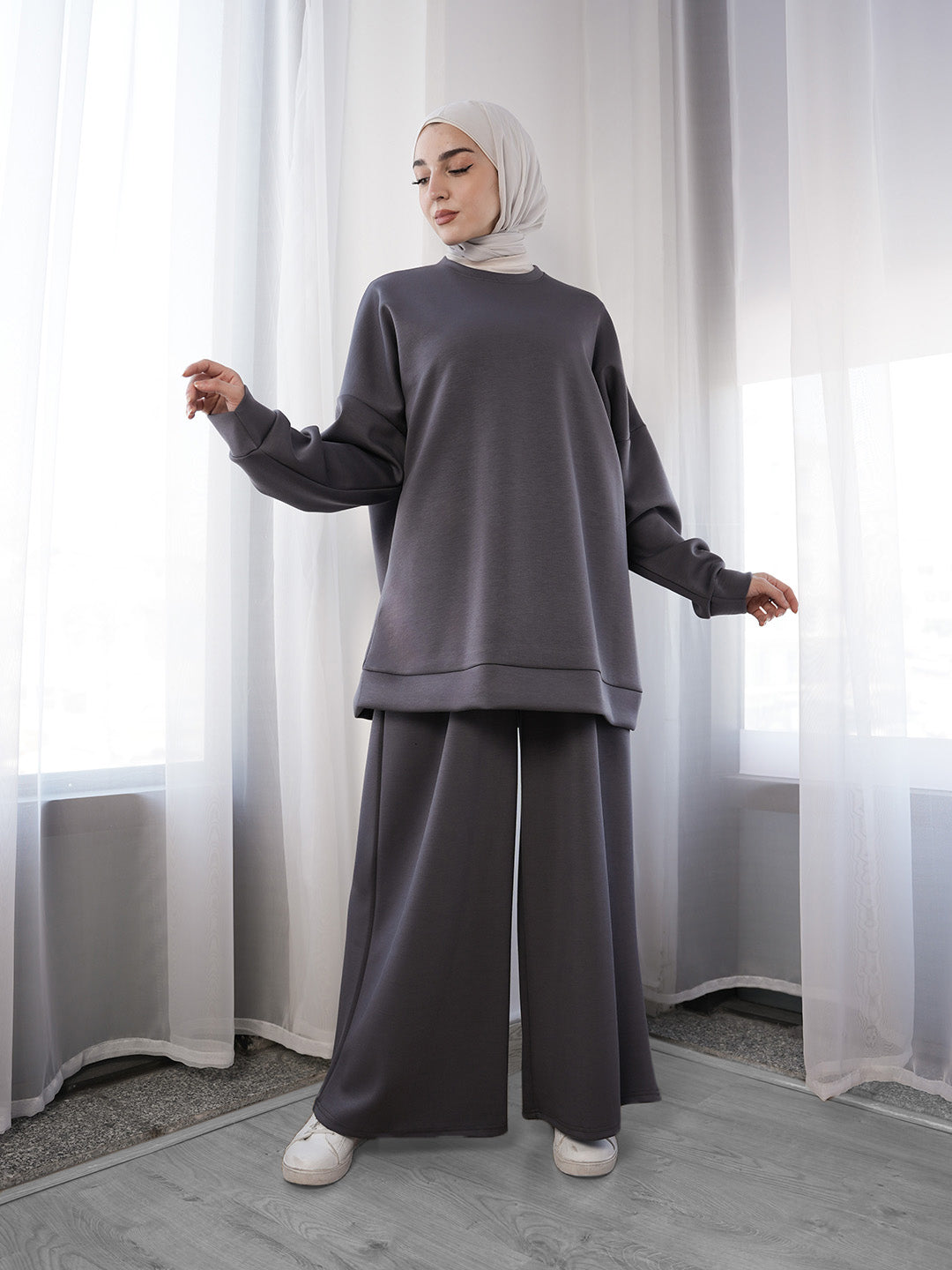 Practical and Loose-Fit Sportswear – Everyday Elegance & Comfort 3