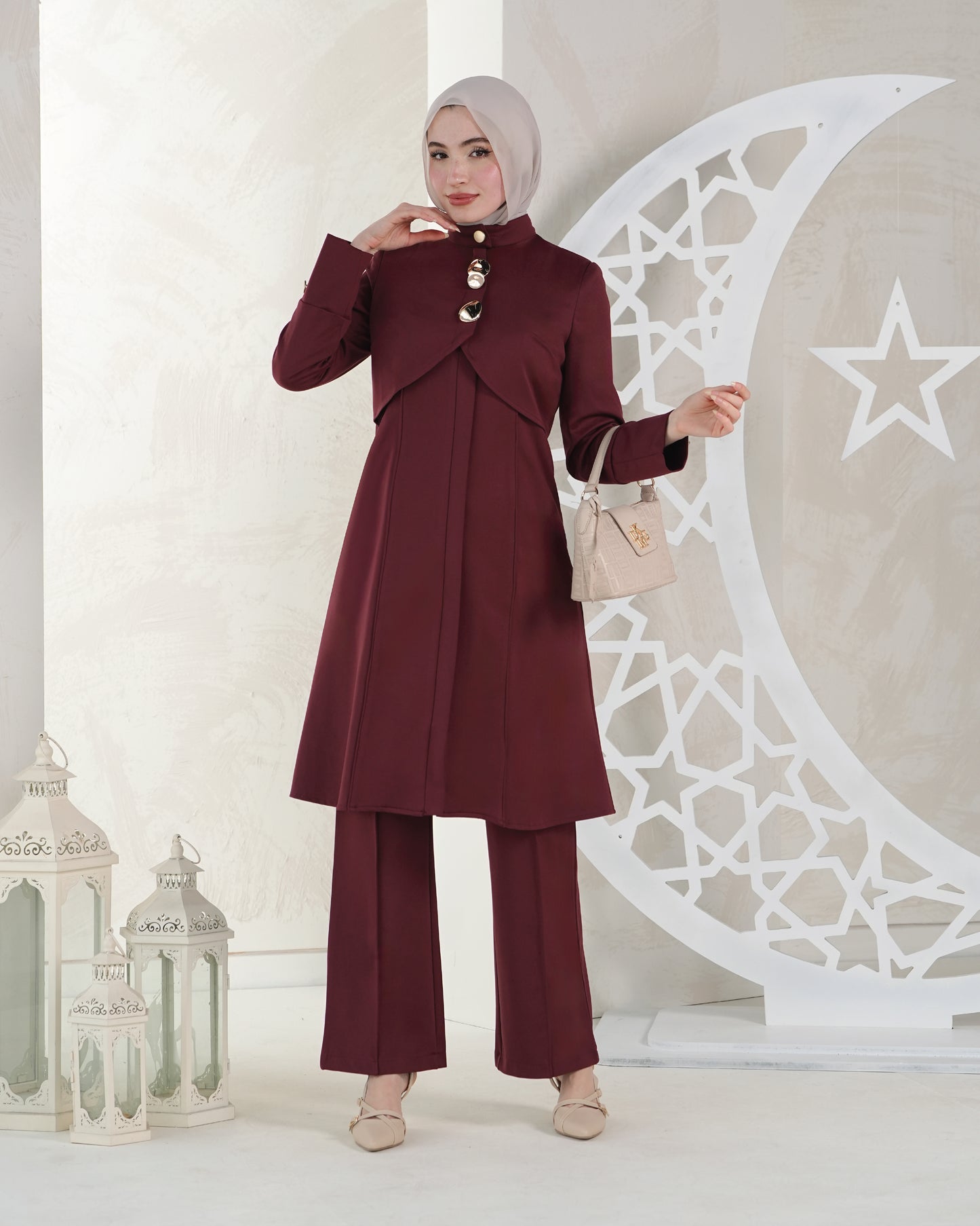 Luxurious Two-Piece Set with an Elegant Cut and a Modern Touch:10650