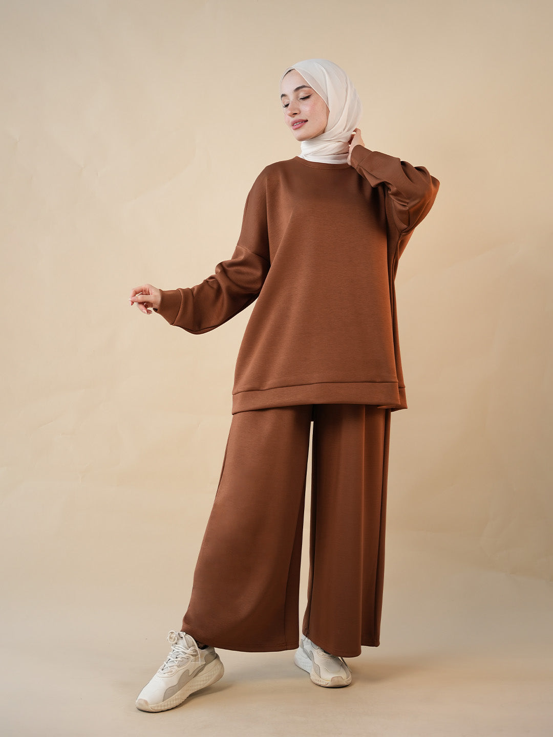 Practical and Loose-Fit Sportswear – Everyday Elegance & Comfort 3