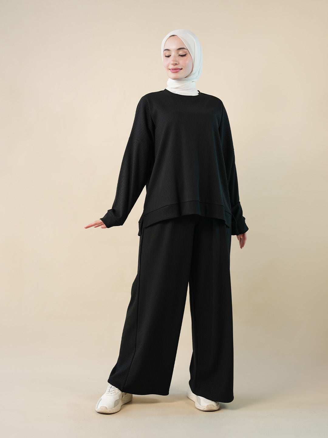 Practical and Loose-Fit Sportswear – Everyday Elegance & Comfort 2