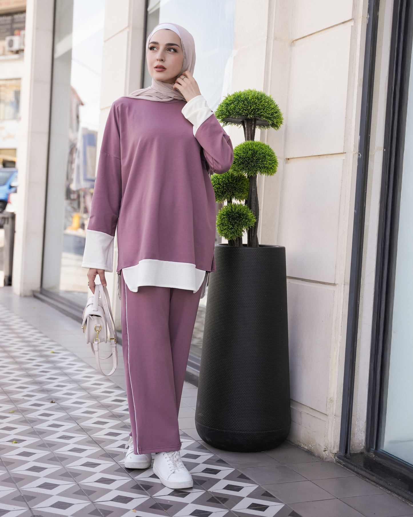 Practical and Loose-Fit Sportswear – Everyday Elegance & Comfort 5