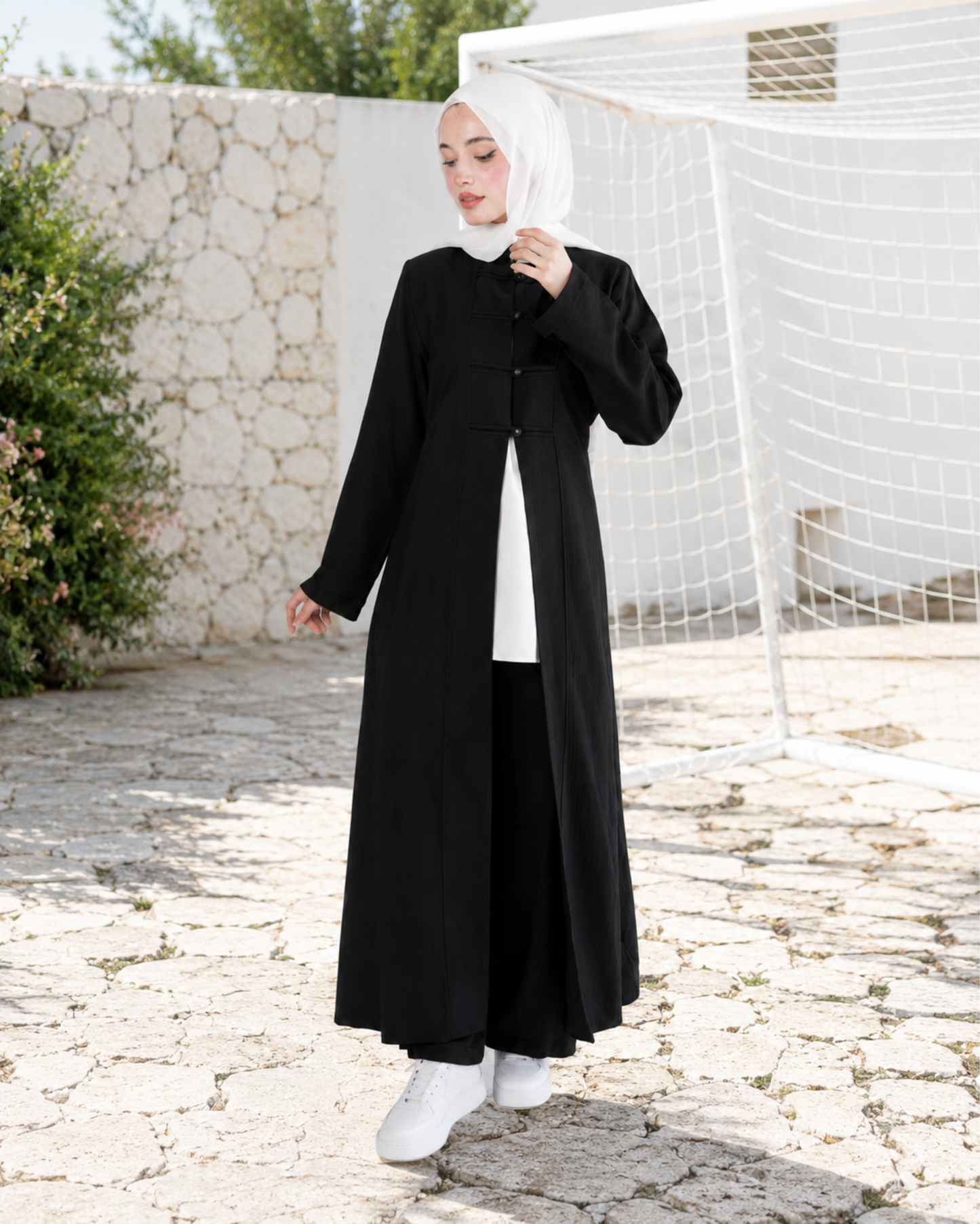 طقم نسائي ثلاث قطع أنيق بقصة رشيقة