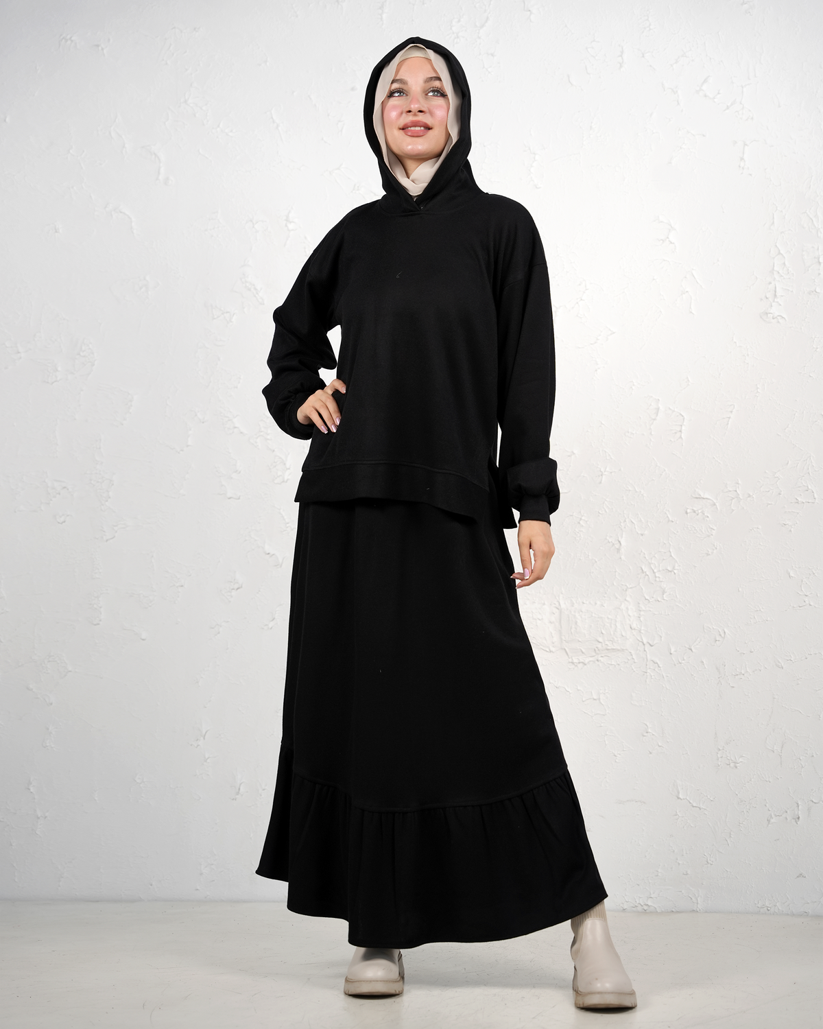 طقم تنورة طويلة وبلوزة