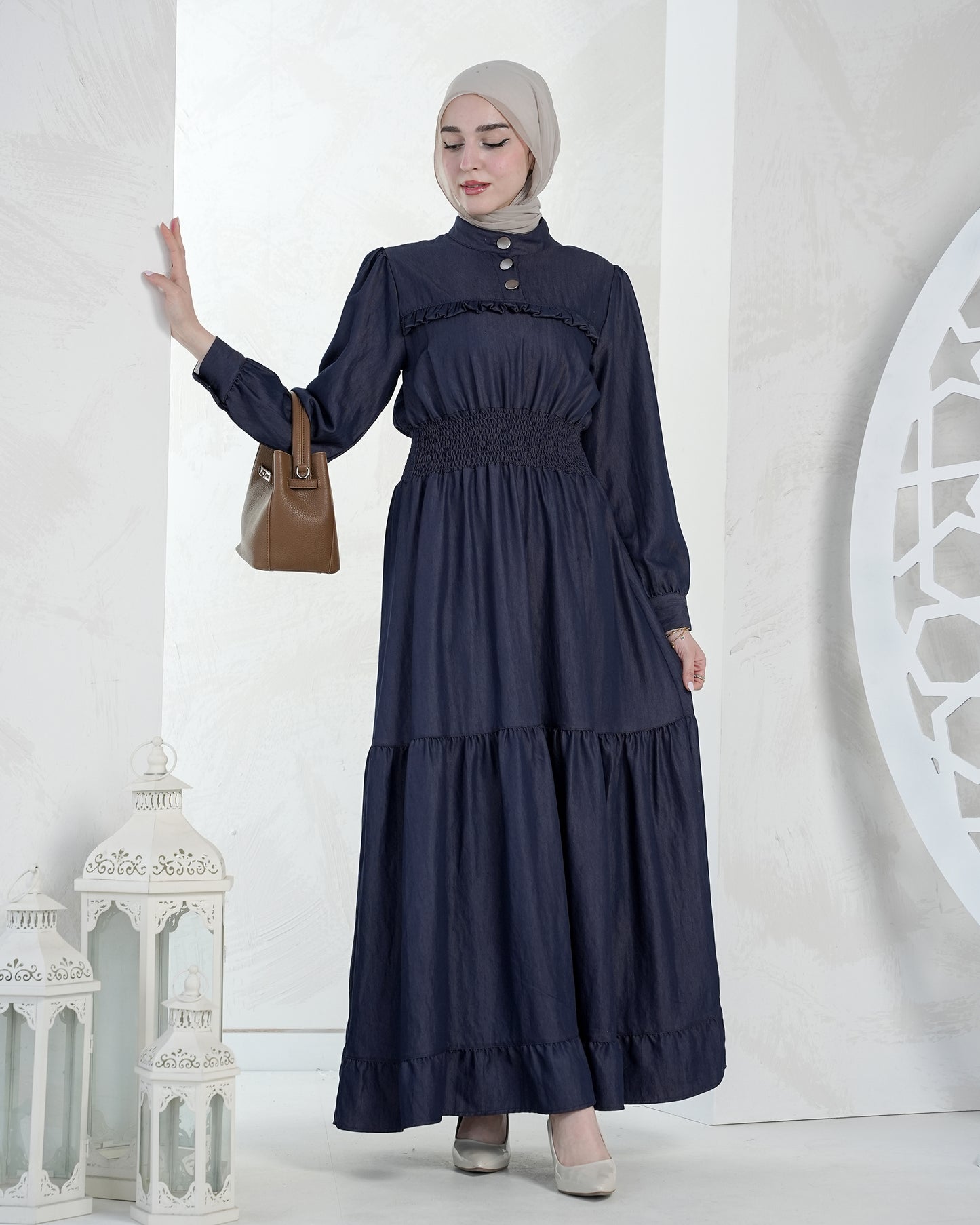 Elegant Long Dress – Soft Details with a Refined Touch:10900
