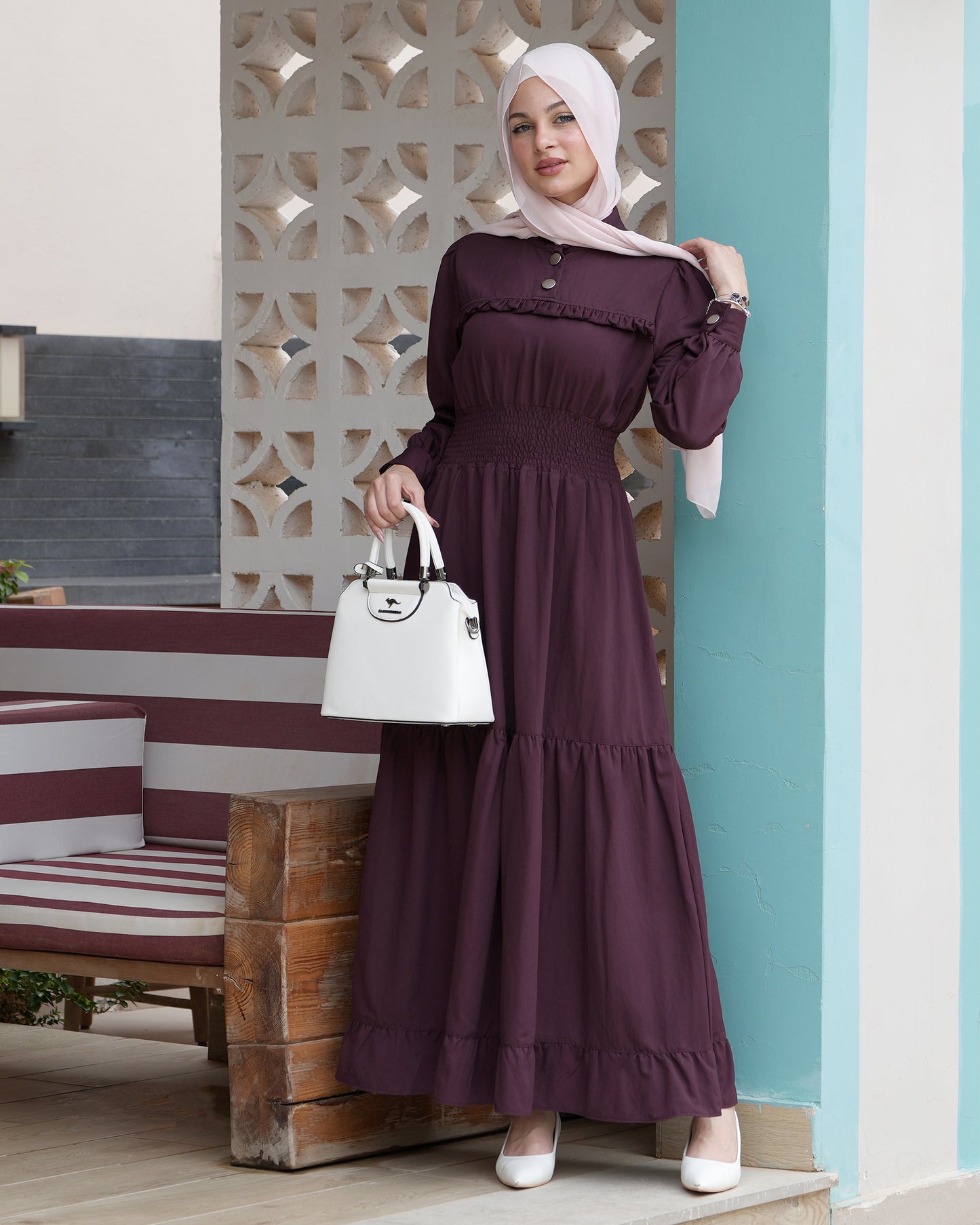 Elegant Long Dress – Soft Details with a Refined Touch:10900