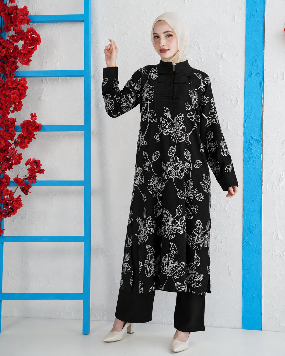 Elegant embroidered two-piece women's set