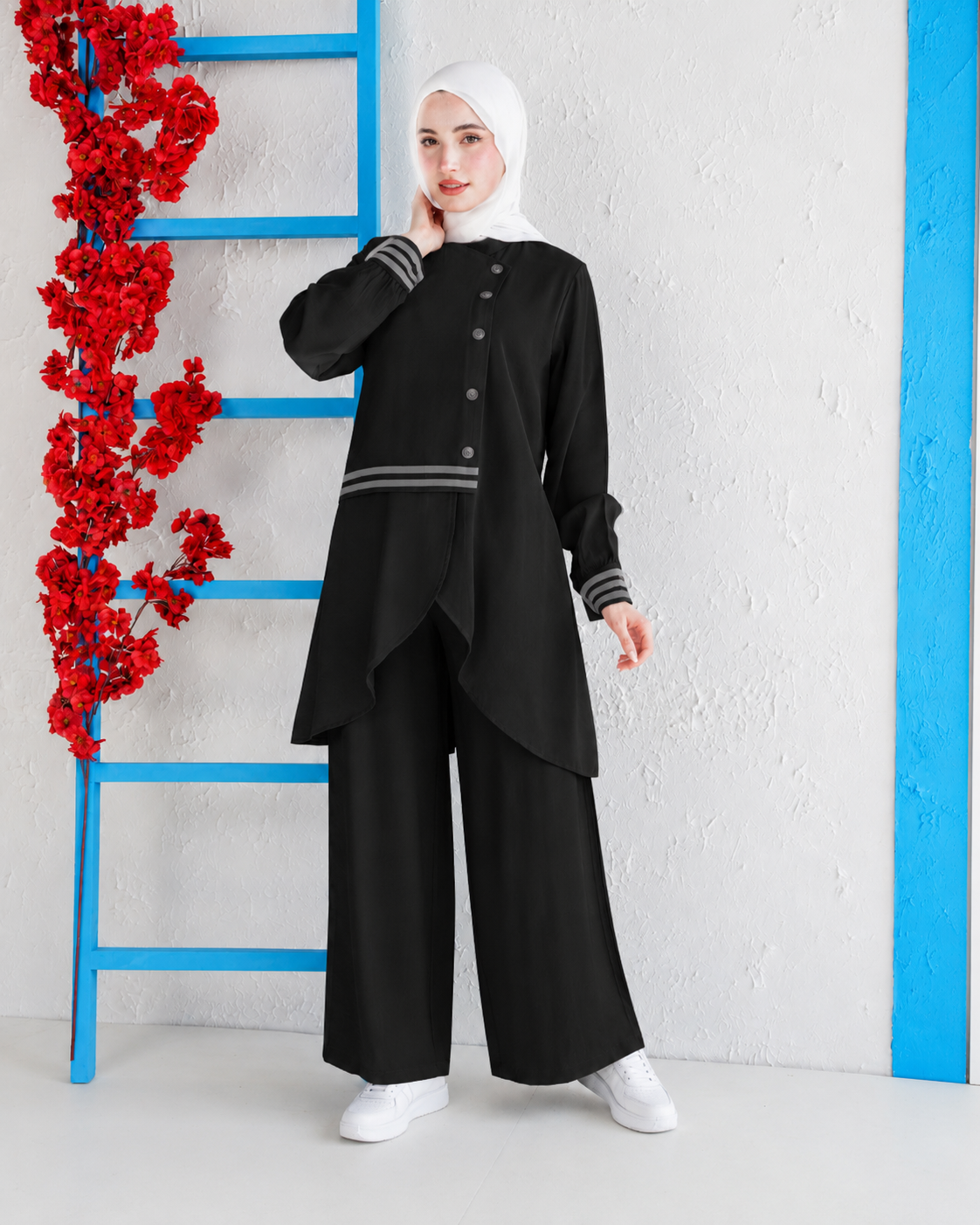 Women's two-piece elegant set with distinctive details