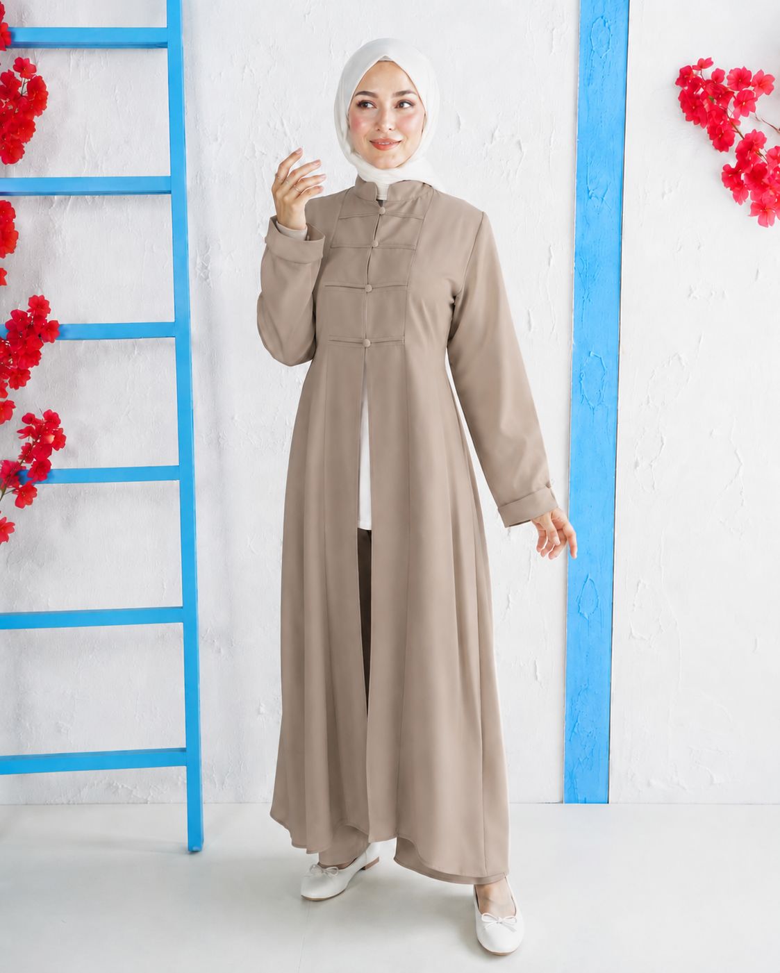 طقم نسائي ثلاث قطع أنيق بقصة رشيقة