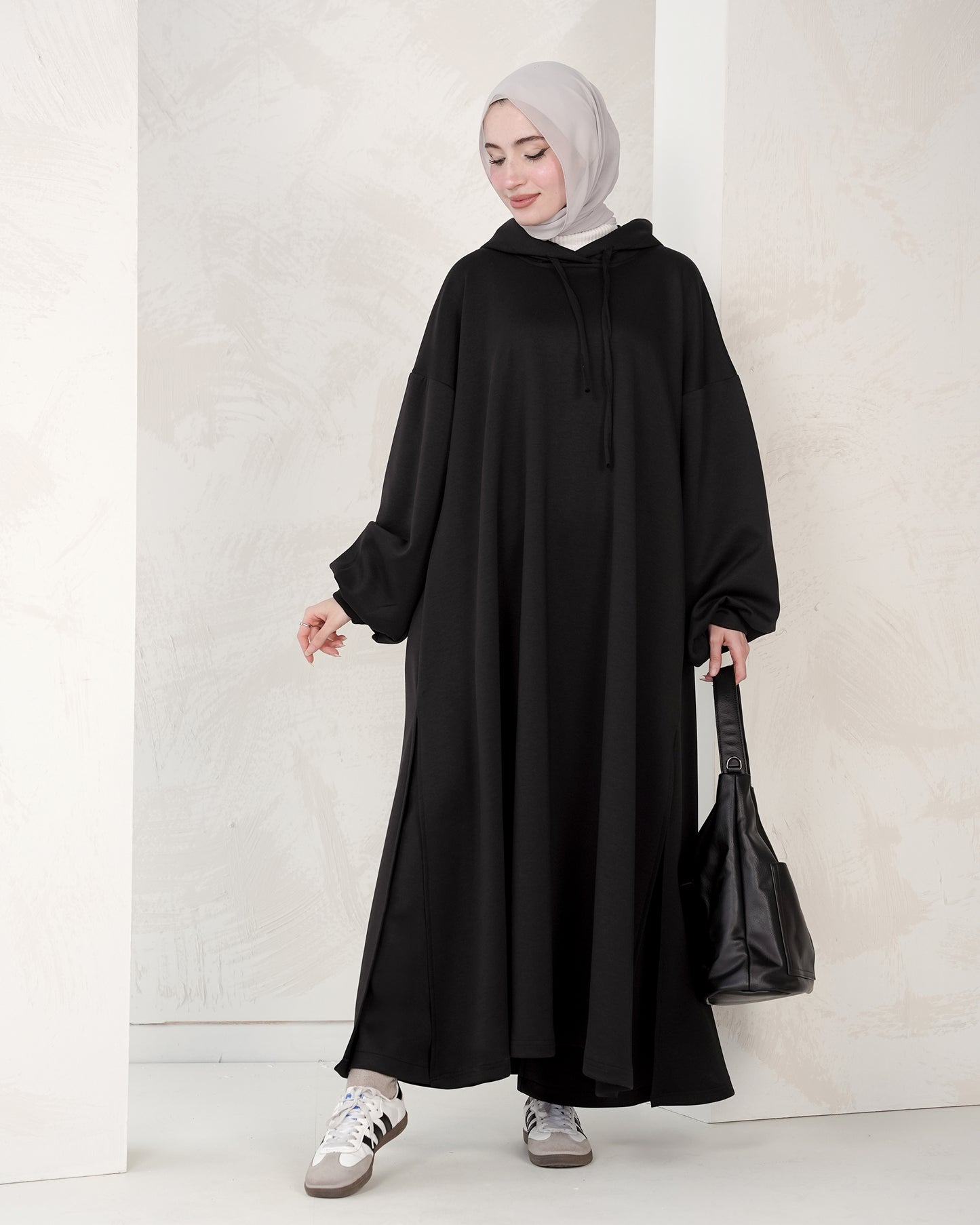Long Top & Pants Set  Flowy, comfortable design with a touch of elegance  Perfect for Ramadan gatherings and daily outings