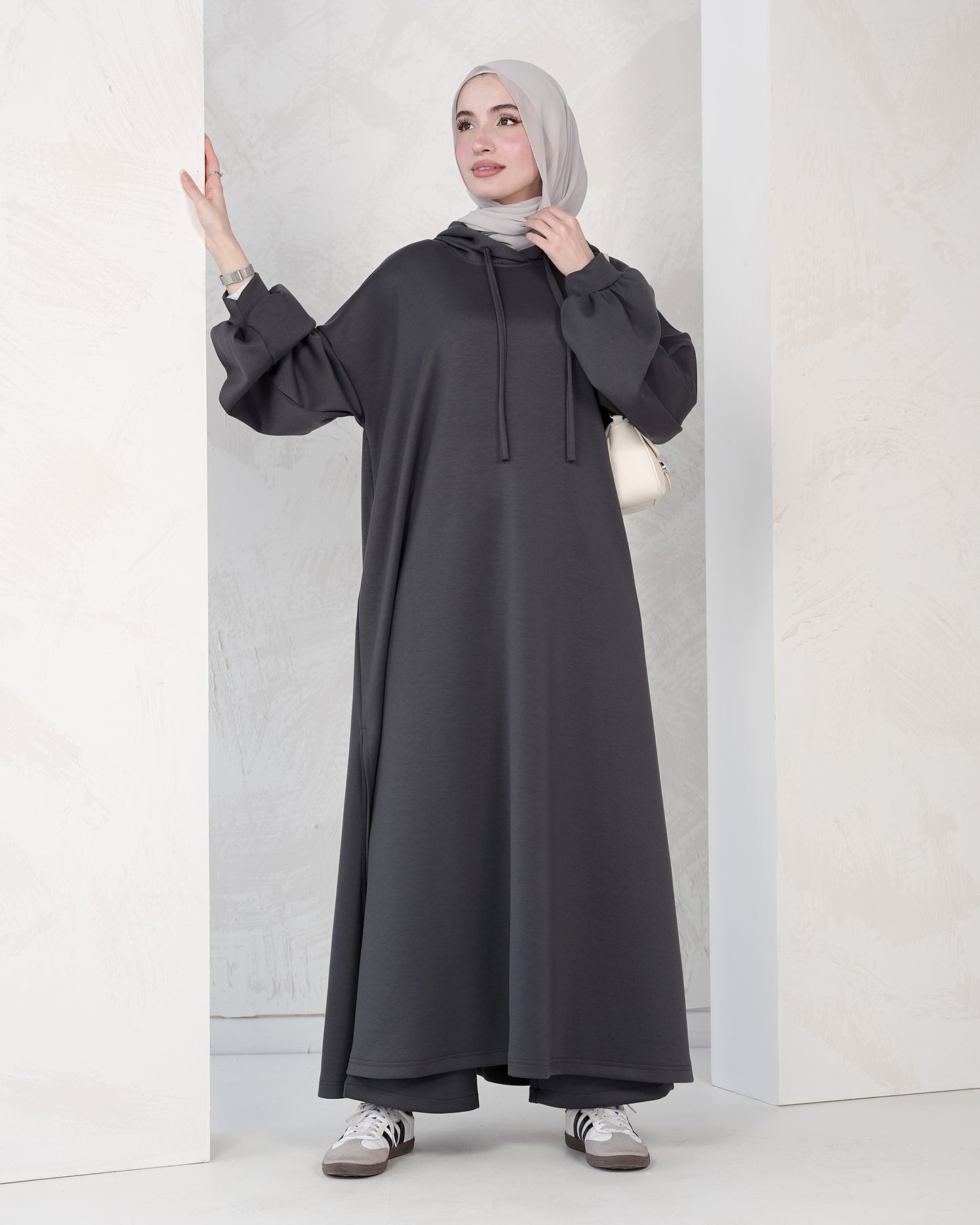 Long Top & Pants Set  Flowy, comfortable design with a touch of elegance  Perfect for Ramadan gatherings and daily outings